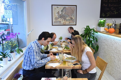 THAI and VEGGIE Bistro Bratislava: V Bratislave sa otvára nová kapitola gastronómie - Príďte ochutnať dlhovekosť v prvej slovenskej reštaurácii zeleno modrých zón!