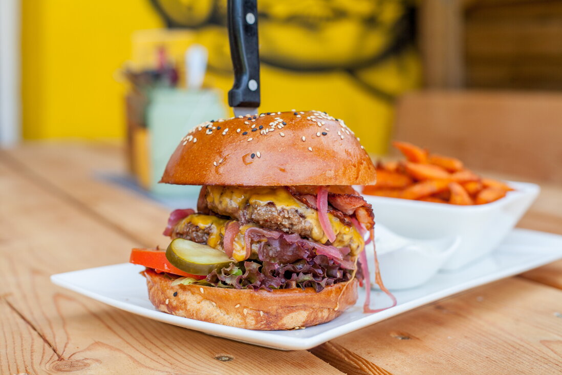 Burger Trends 2026: So finden Sie die besten Burgerbrötchen für Ihr Restaurant