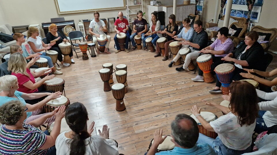 Zažite čaro bubnovania v kruhu v Trenčíne - workshop pre všetky vekové kategórie