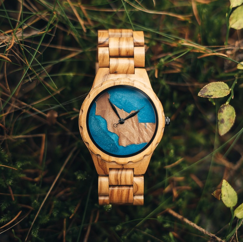 Objavte čaro drevených hodiniek a doplnkov Timewood s možnosťou gravírovania