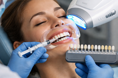 Zahnbleaching unter zahnärztlicher Kontrolle: Für wen eignet sich die Behandlung?