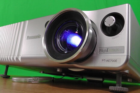 De voordelen en nadelen van mini beamers voor thuis of op kantoor